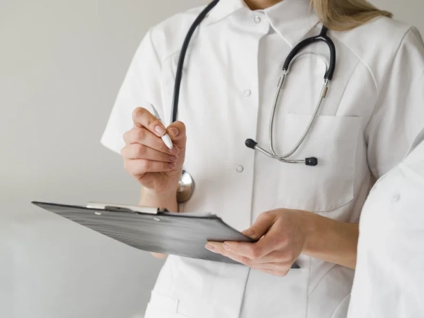 фото онколога проводящщего диагностику рака